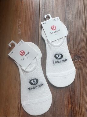 Lululemon No Show Liner Socks white 2 Pairs NWT